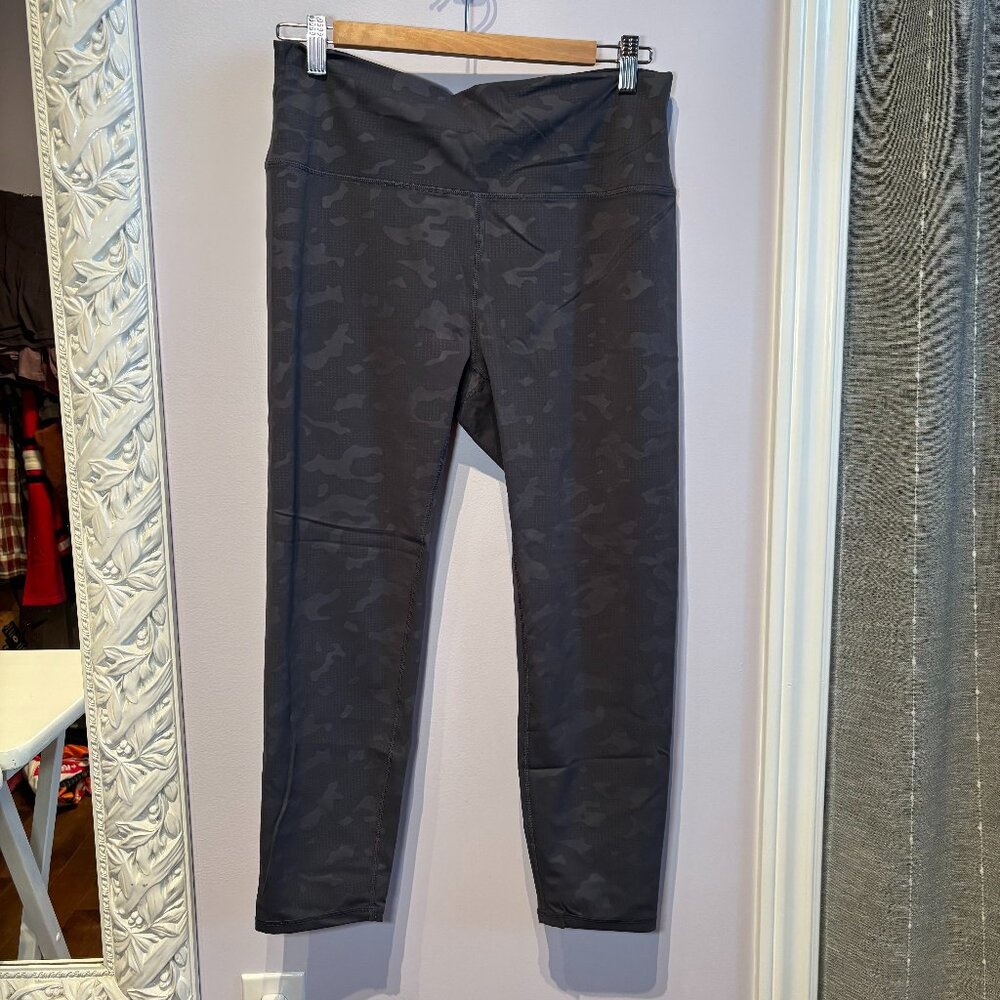 Zyia Active Grey Out Camo Size 14/16